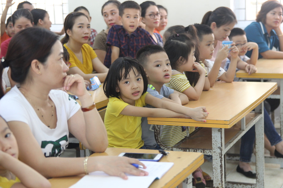 Buổi đầu tiên vào làm quen lớp học