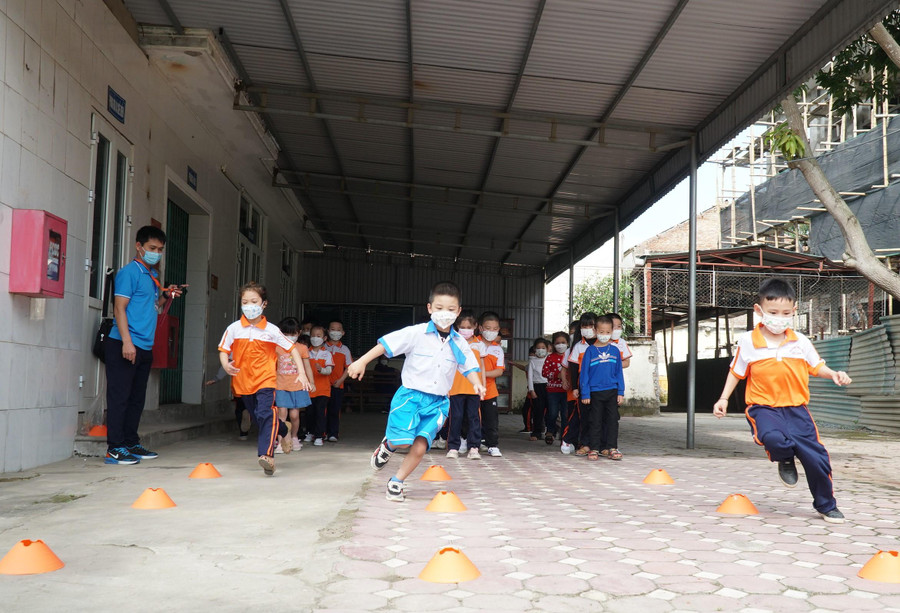 Việc được bổ sung biên chế từng bước giải quyết bài toán thiếu giáo viên cho tỉnh Nghệ An. Việc được bổ sung biên chế từng bước giải quyết bài toán thiếu giáo viên cho tỉnh Nghệ An.