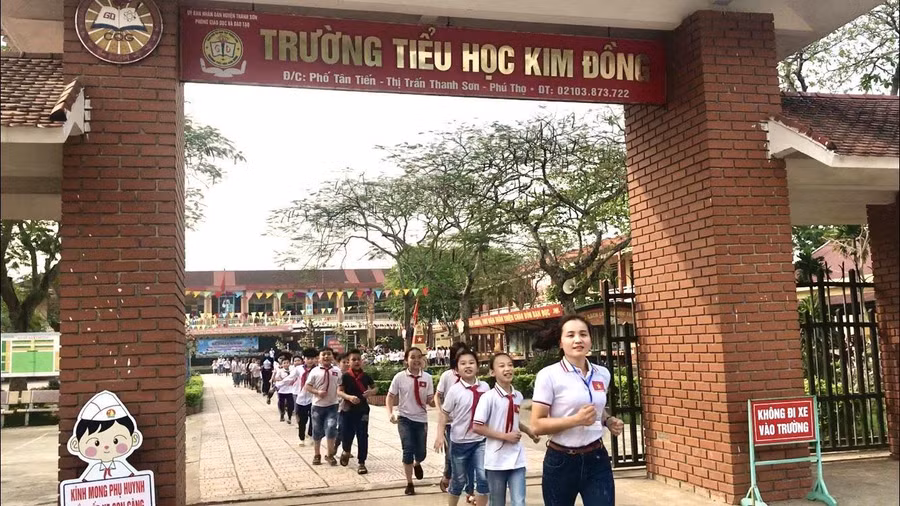 Hoạt động ngoại khóa của cô và trò Trường TH Kim Đồng (Thanh Sơn, Phú Thọ). Ảnh: Phòng GD&amp;ĐT huyện Thanh Sơn