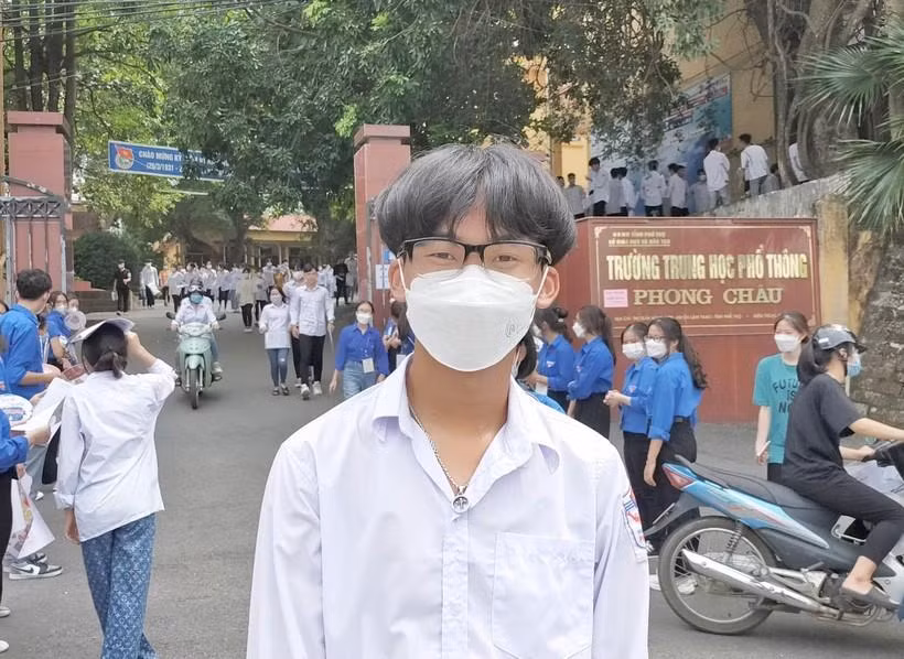 Thí sinh Nguyễn Tiền An dự thi tại điểm trường THPT Phong Châu chia sẻ với Báo Giáo dục và Thời đại sau khi kết thúc môn thi đầu tiên