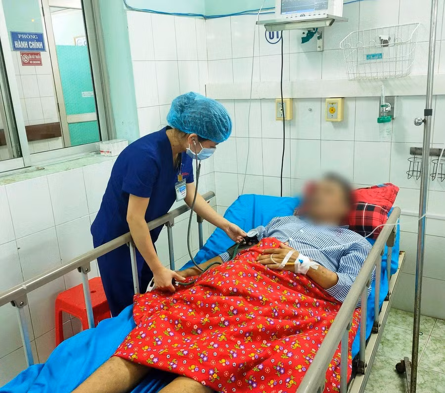 Bệnh nhân nhập viện trong tình trạng nôn, tê lưỡi, chóng mặt. Ảnh: BVĐK tỉnh Tuyên Quang 