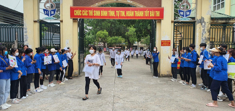 Nụ cười tươi của thí sinh sau khi hoàn thành Kỳ thi