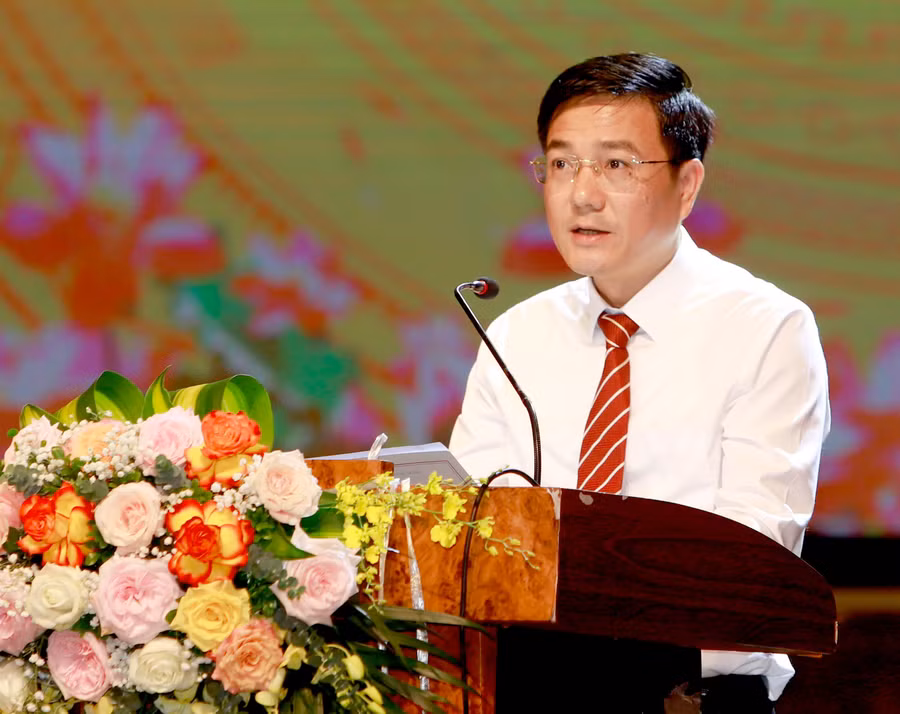 Phó Chủ tịch Thường trực UBND tỉnh Vĩnh Phúc Vũ Việt Văn phát biểu tại buổi lễ