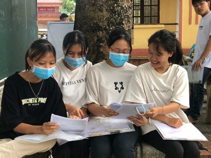 Thí sinh tự tin sau bài thi Ngữ văn sáng 7/7