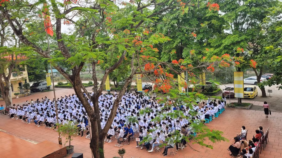 Trường Phổ thông Dân tộc nội trú cấp 2 - 3 Vĩnh Phúc được đổi tên thành trường THPT Kim Ngọc.