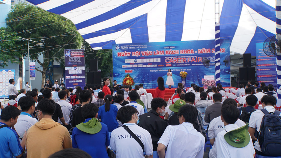 Lễ khai mạc ngày hội việc làm Bách khoa năm 2023. Ảnh: Mạnh Tùng