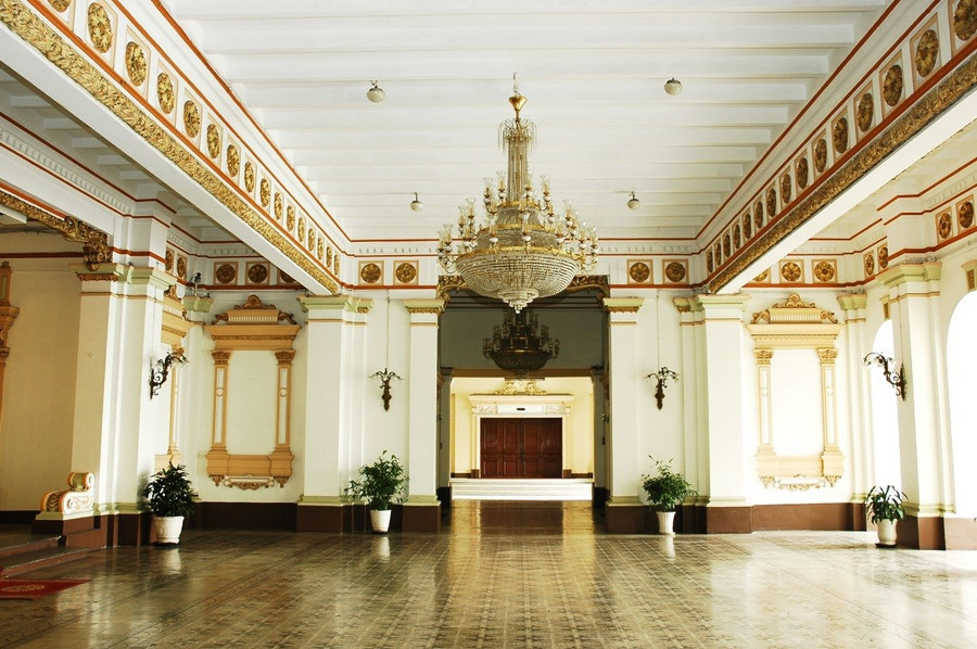 Đại sảnh ở bên trong tòa nhà trụ sở HĐND và UBND TPHCM. (Ảnh: Sở Văn hóa và Thể thao TPHCM)