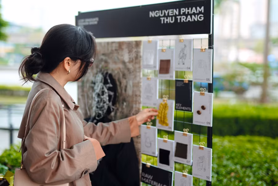 Triển lãm mang đến cho người xem một góc nhìn mới về sự sáng tạo của sinh viên ngành thiết kế thời trang.