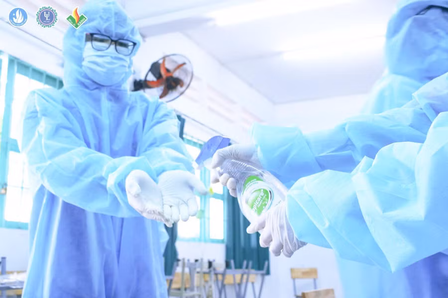 SV trường Trường ĐH Luật TPHCM tham gia hỗ trợ phòng chống Covid-19