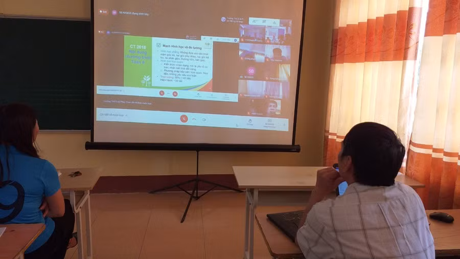 Huyện Than Uyên tập huấn trực tuyến cho giáo viên về chương trình SGK mới