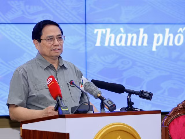 Thủ tướng Phạm Minh Chính, Trưởng Ban Chỉ đạo triển khai thực hiện Nghị quyết số 98/2023/QH15 đến dự, chủ trì Hội nghị của Ban Chỉ đạo. Ảnh: VGP/Nhật Bắc