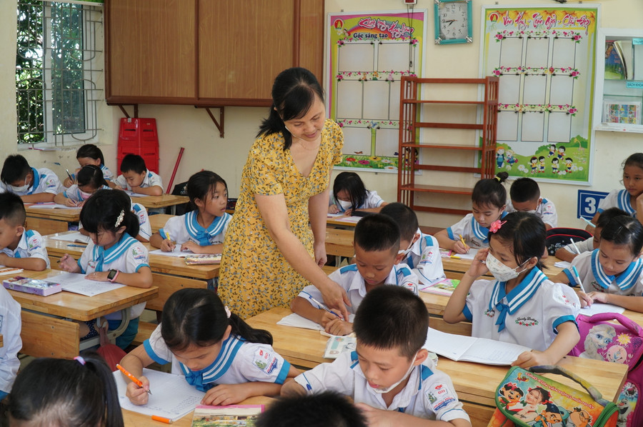 Chương trình GDPT 2018 thúc đẩy giáo viên đổi mới sáng tạo trong phương pháp dạy học và kiểm tra đánh giá học sinh. Ảnh: Hồ Lài.