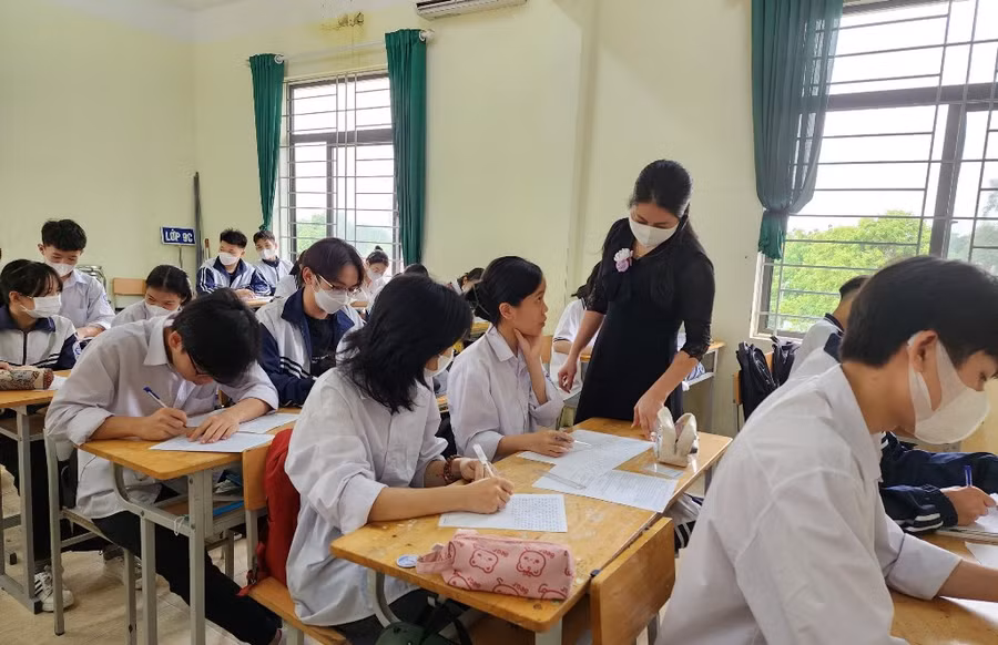 Cùng với công tác ôn tập, các nhà trường đều tổ chức tư vấn để học sinh lựa chọn thi vào trường THPT phù hợp với năng lực