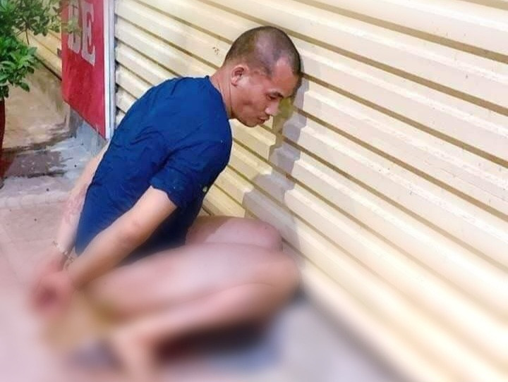Đối tượng bị Công an và người dân truy bắt Đối tượng bị Công an và người dân truy bắt