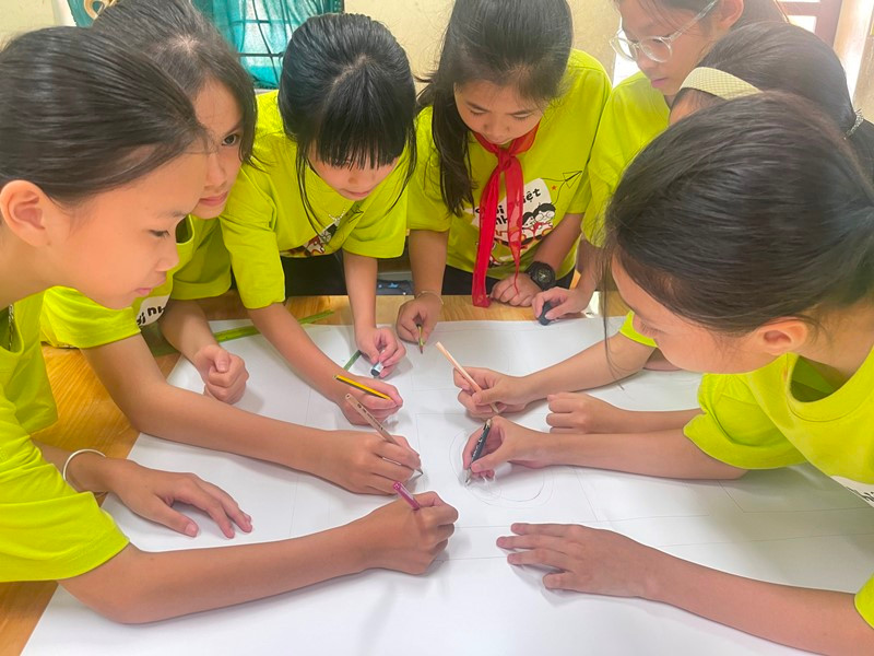 Học sinh Trường TH Hội Hợp B tham gia cuộc thi vẽ tranh