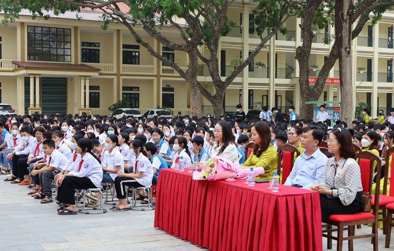 Gần 900 giáo viên, học sinh Trường THCS Hội Hợp tham gia buổi tập huấn Gần 900 giáo viên, học sinh Trường THCS Hội Hợp tham gia buổi tập huấn