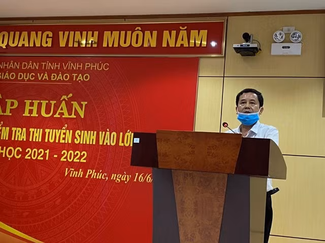 Ông Đặng Công Hòa - Phó Giám đốc Sở GDĐT Vĩnh Phúc phát biểu chỉ đạo tại tập huấn. Ảnh: Hồng Thủy