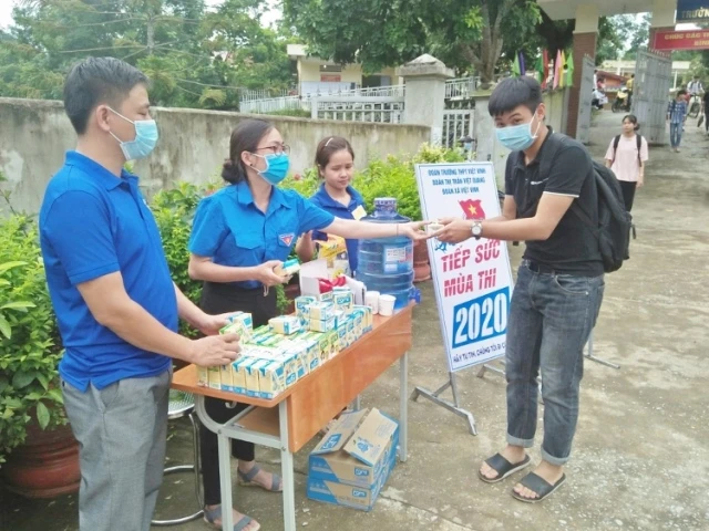 Thanh niên tình nguyện huyện Bắc Quang (Hà Giang) tham gia chương trình "Tiếp sức mùa thi" 2020. Ảnh: Tỉnh đoàn Hà Giang