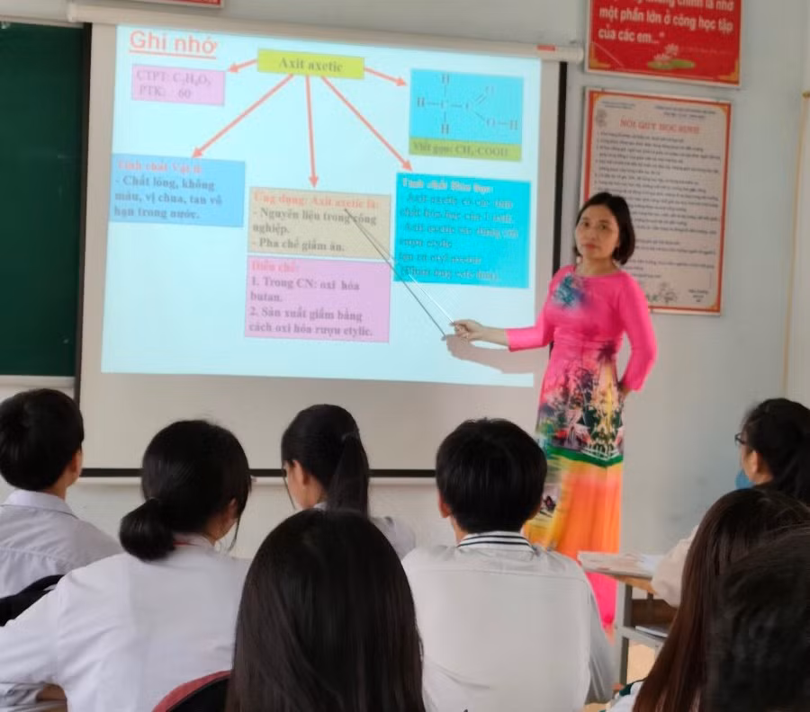 Một giờ học tại Trường THCS Thiện Kế. Ảnh chụp trước thời điểm xảy ra dịch Covid-19.