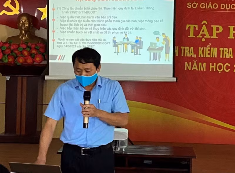 Ông Hoàng Tiến Sỹ - Chánh Thanh tra Sở tập huấn nghiệp vụ thanh tra thi. Ảnh: Hồng Thủy