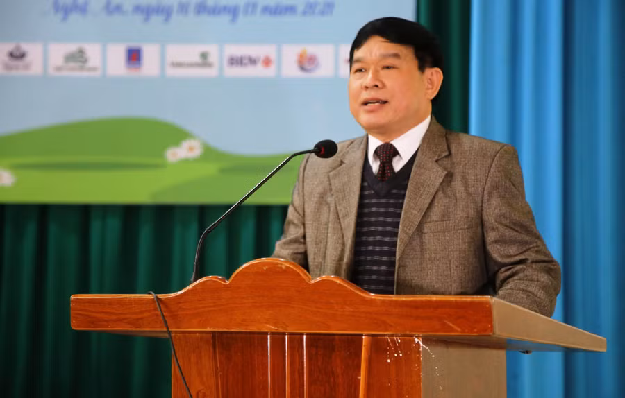 Ông Đào Công Lợi - Phó Giám đốc Sở GD&amp;ĐT Nghệ An phát biểu cảm ơn chương trình "Điều ước cho em"