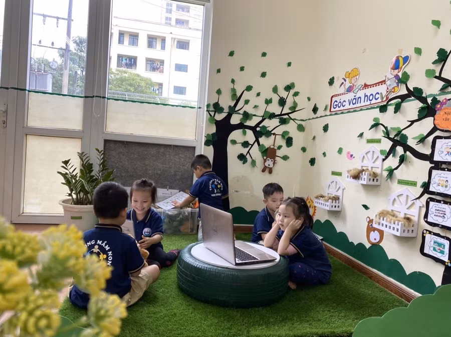 Góc văn học của các bé Trường Mầm non Kim Chung A, Đông Anh (Hà Nội).