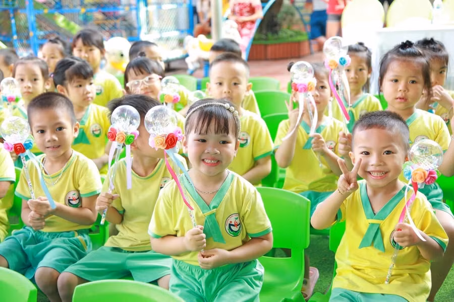 Đổi mới trong giáo dục mầm non hiện nay là thực hiện “lấy trẻ làm trung tâm", đặc biệt khi gắn với PCMN cho trẻ 5 tuổi.