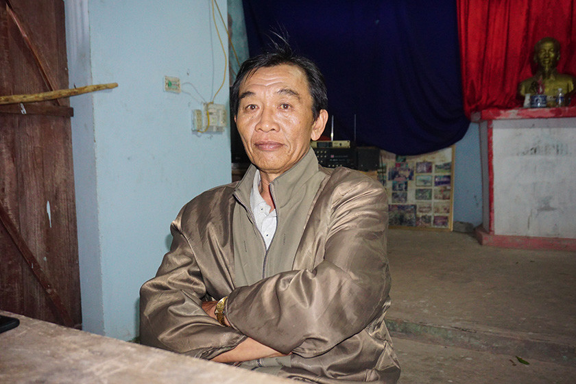 Ông Nguyễn Minh Nhời – Bí thư Chi bộ xóm Bắc Thịnh (xã Nghi Thiết) cho biết rừng cây do dân trồng suốt hàng chục năm qua Ông Nguyễn Minh Nhời – Bí thư Chi bộ xóm Bắc Thịnh (xã Nghi Thiết) cho biết rừng cây do dân trồng suốt hàng chục năm qua