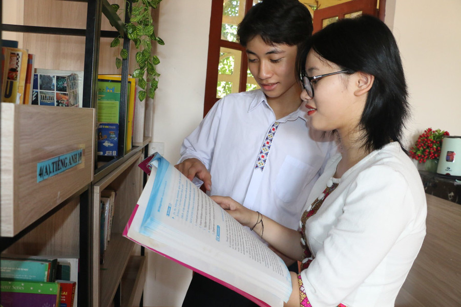 Lương Mai và Công Triển đã học được nhiều kiến thức, kỹ năng và trải nghiệm từ hành trình vươn ra biển lớn. Ảnh: Hồ Lài. Lương Mai và Công Triển đã học được nhiều kiến thức, kỹ năng và trải nghiệm từ hành trình vươn ra biển lớn. Ảnh: Hồ Lài.