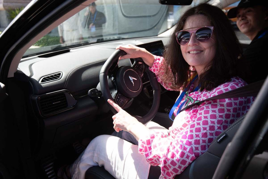 Nhiều vị khách quốc tế thừa nhận, lần đầu tiên họ được một nhà sản xuất ô tô mời đến thử xe, cho thấy sự quan tâm và nỗ lực đáp ứng nhu cầu cũng như mong đợi của người dùng.