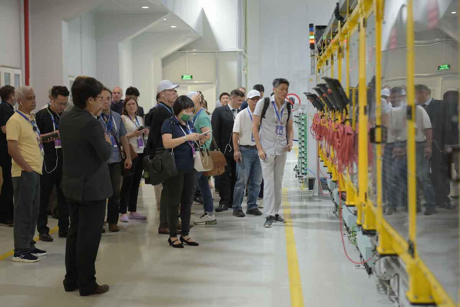 Sau khi tận mắt tham quan tổ hợp sản xuất quy mô của VinFast tại Hải Phòng, những vị khách quốc tế khẳng định VinFast không chỉ có “tham vọng” mà còn đủ “thực tế” để đặt chân vào thị trường Mỹ.