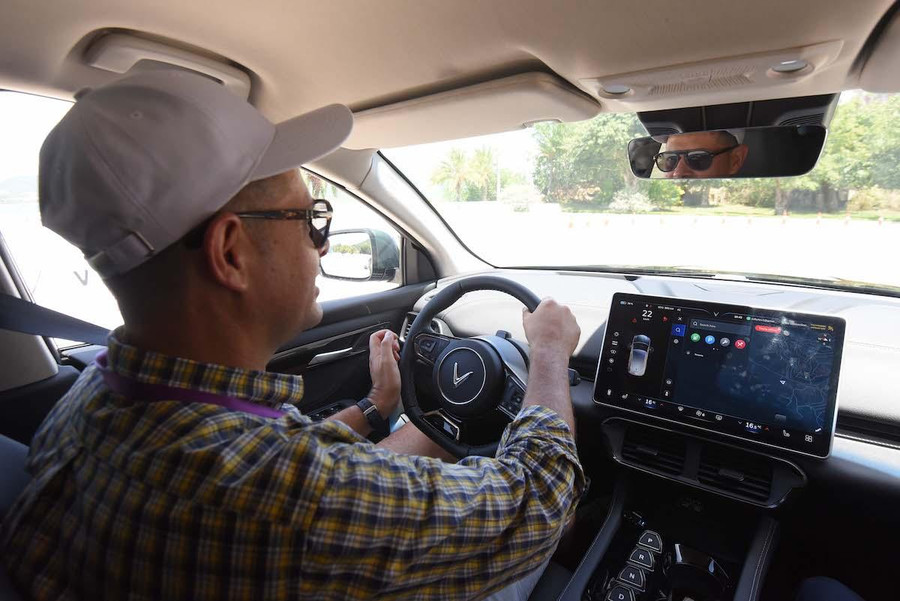 Người dùng thế giới bày tỏ ấn tượng đặc biệt với chiến lược để khách hàng lái thử xe điện trước khi chính thức sản xuất quy mô lớn của VinFast.