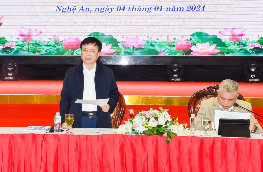 Ông Bùi Đình Long - Phó Chủ tịch UBND tỉnh Nghệ An trả lời các vấn đề đặt ra tại cuộc họp báo. Ảnh: PV Ông Bùi Đình Long - Phó Chủ tịch UBND tỉnh Nghệ An trả lời các vấn đề đặt ra tại cuộc họp báo. Ảnh: PV