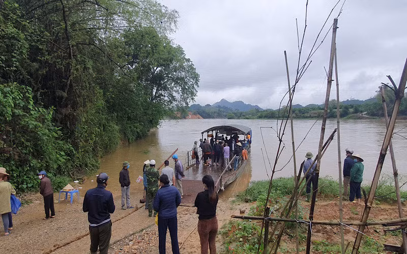 Bến đò thôn Chợ, xã Xuân Vân, huyện Yên Sơn (Tuyên Quang) nơi xảy ra vụ lật đò khiến 2 người tử vong. 