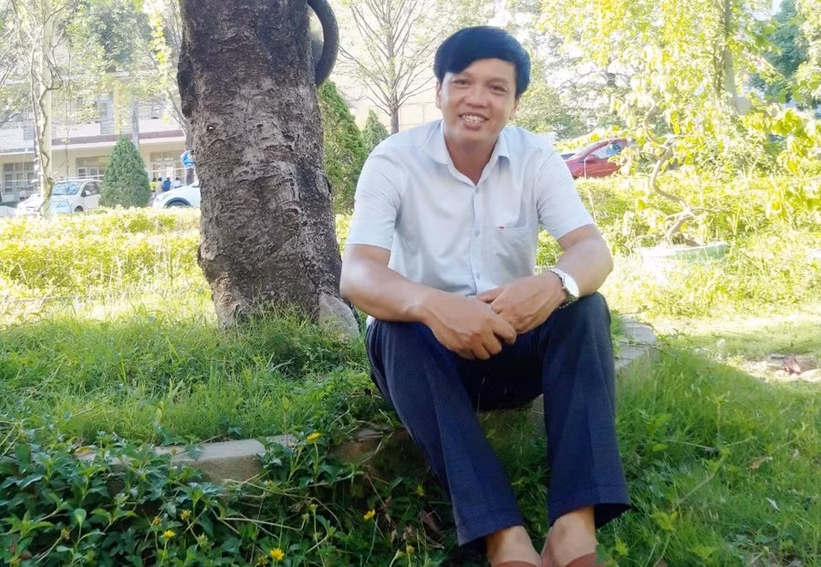 Thầy Nguyễn Văn Luyện - giáo viên Trường THPT Hậu Lộc 1, huyện Hậu Lộc, tỉnh Thanh Hóa. Ảnh: NVCC.