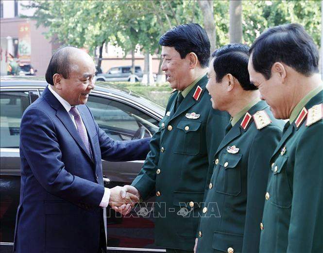 Chủ tịch nước Nguyễn Xuân Phúc và các đồng chí lãnh đạo Bộ Quốc phòng. Ảnh: Thống Nhất/TTXVN. Chủ tịch nước Nguyễn Xuân Phúc và các đồng chí lãnh đạo Bộ Quốc phòng. Ảnh: Thống Nhất/TTXVN.