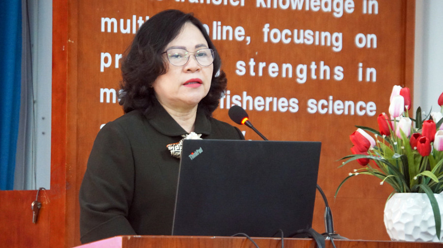 Thứ trưởng Ngô Thị Minh phát biểu tại Hội thảo. Ảnh: Mạnh Tùng