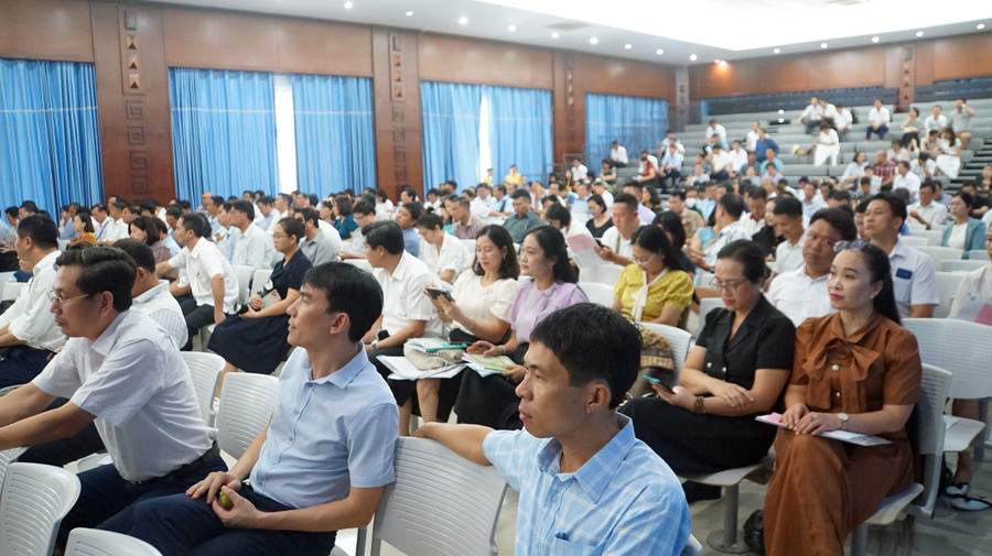 Các đại biểu đến từ các Sở GD&amp;ĐT, các cơ sở giáo dục trên cả nước dự Hội nghị. Ảnh: Mạnh Tùng