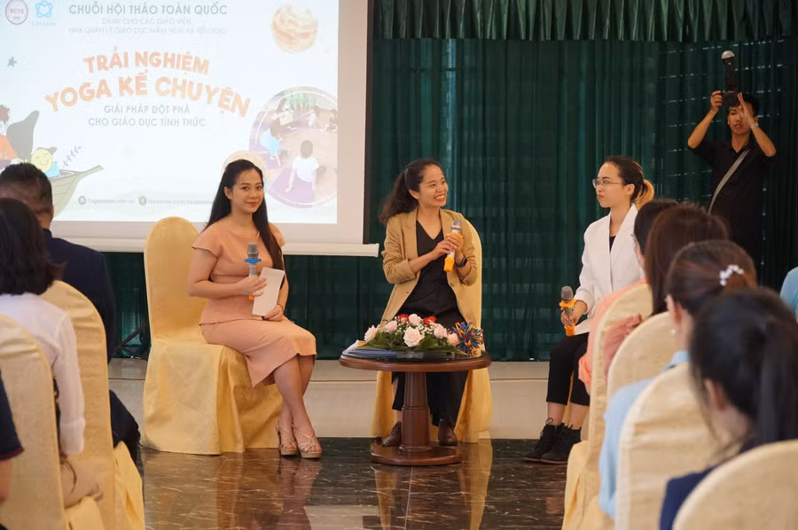 Chương trình tọa đàm tại Hội thảo Yoga kể chuyện.