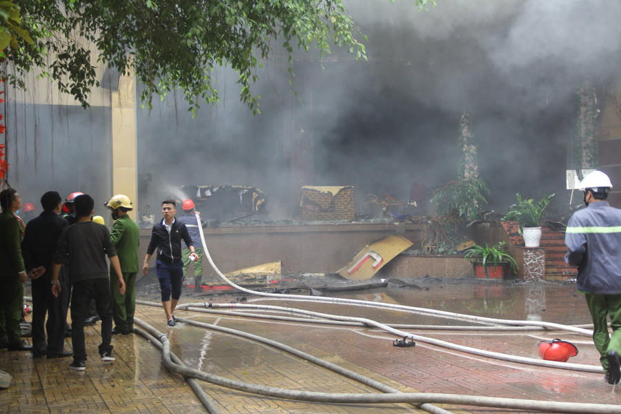 Hiện đám cháy đã được khống chế, thiệt hại về người ban đầu là 1 nữ nhân viên tử vong