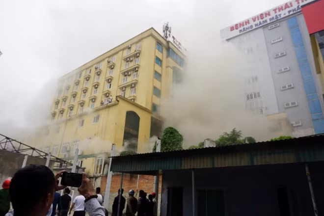 Đám cháy bao trùm tổ hợp khách sạn, karaoke, nhà hàng Avatar tại TP Vinh, Nghệ An