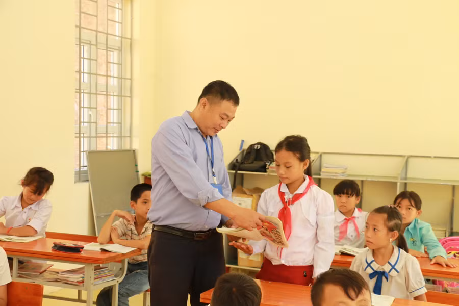 Lãnh đạo ngành giáo dục Nghệ An đề nghị thêm phong trào "tổ bộ môn giúp tổ bộ môn" để nâng cao chất lượng dạy học vùng cao.