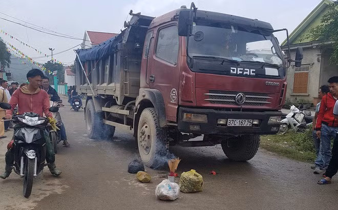 Hiện trường vụ tai nạn thương tâm khiến bé 4 tuổi tử vong