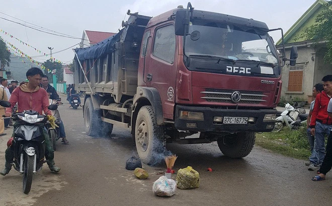 Hiện trường vụ tai nạn thương tâm khiến bé 4 tuổi tử vong