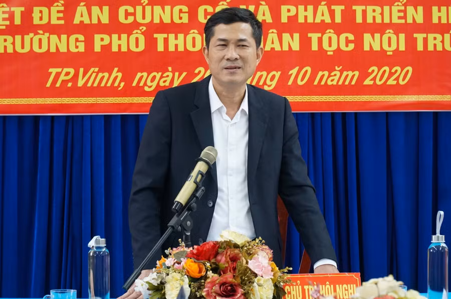 Ông Thái Văn Thành - Giám đốc Sở GD&amp;ĐT Nghệ An phát biểu tại hội nghị