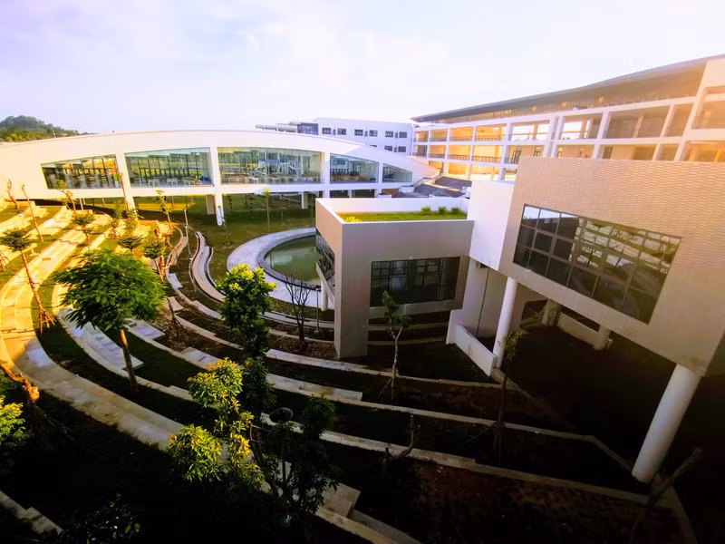 Trường THPT Chuyên Vĩnh Phúc mới đưa vào sử dụng là một trong những trường hiện đại bậc nhất hiện nay