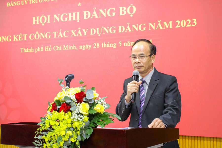 Ông Vũ Văn Nhiêm, Bí thư Đảng uỷ trường phát biểu tại Hội nghị. Ảnh: HCMULAW Ông Vũ Văn Nhiêm, Bí thư Đảng uỷ trường phát biểu tại Hội nghị. Ảnh: HCMULAW