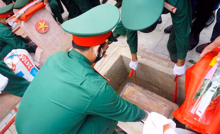 Sau nửa thế kỷ, các anh đã trở về với đất mẹ, dưới lá cờ Tổ quốc