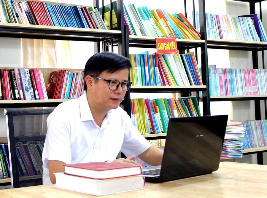 Thầy giáo Dương Khánh Toàn – Giáo viên Trường THPT Nguyễn Thị Giang (Vĩnh Phúc) Thầy giáo Dương Khánh Toàn – Giáo viên Trường THPT Nguyễn Thị Giang (Vĩnh Phúc)