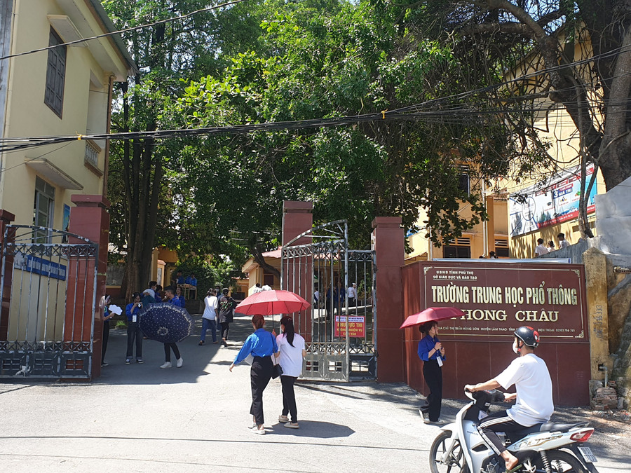 Nắng nóng diện rộng ở các địa phương trong tỉnh Phú Thọ. Nắng nóng diện rộng ở các địa phương trong tỉnh Phú Thọ.